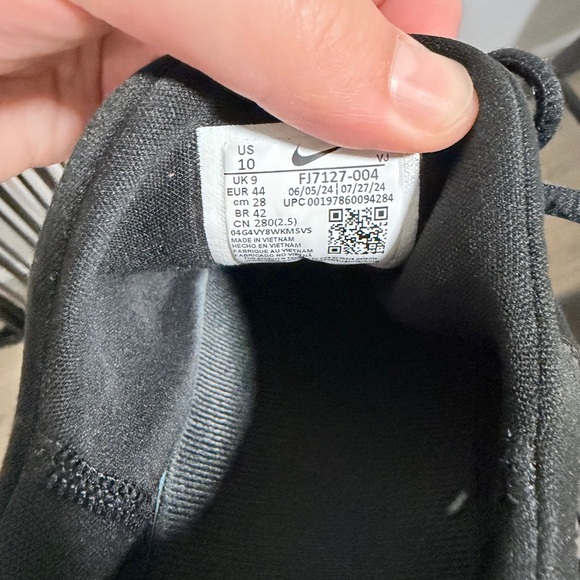 Nike Black and Orange Metcon - Picture 5 of 9